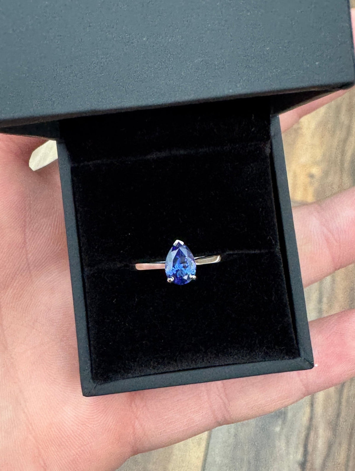 18ct White Gold Pear Tanzanite Solitaire Ring – Vivid Blue Gemstone Engagement Ring - Fuegold Jewellery