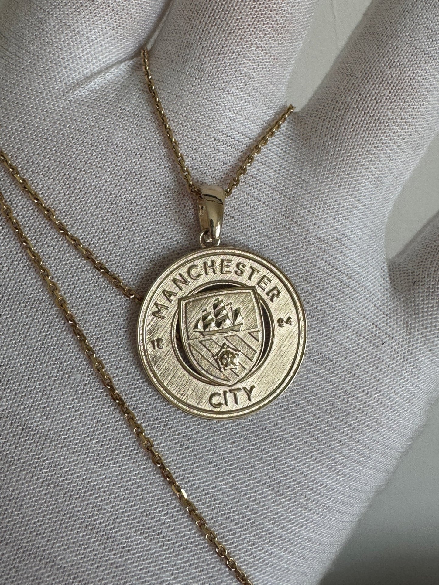 9ct Gold Manchester City Pendant - Fuegold Jewellery