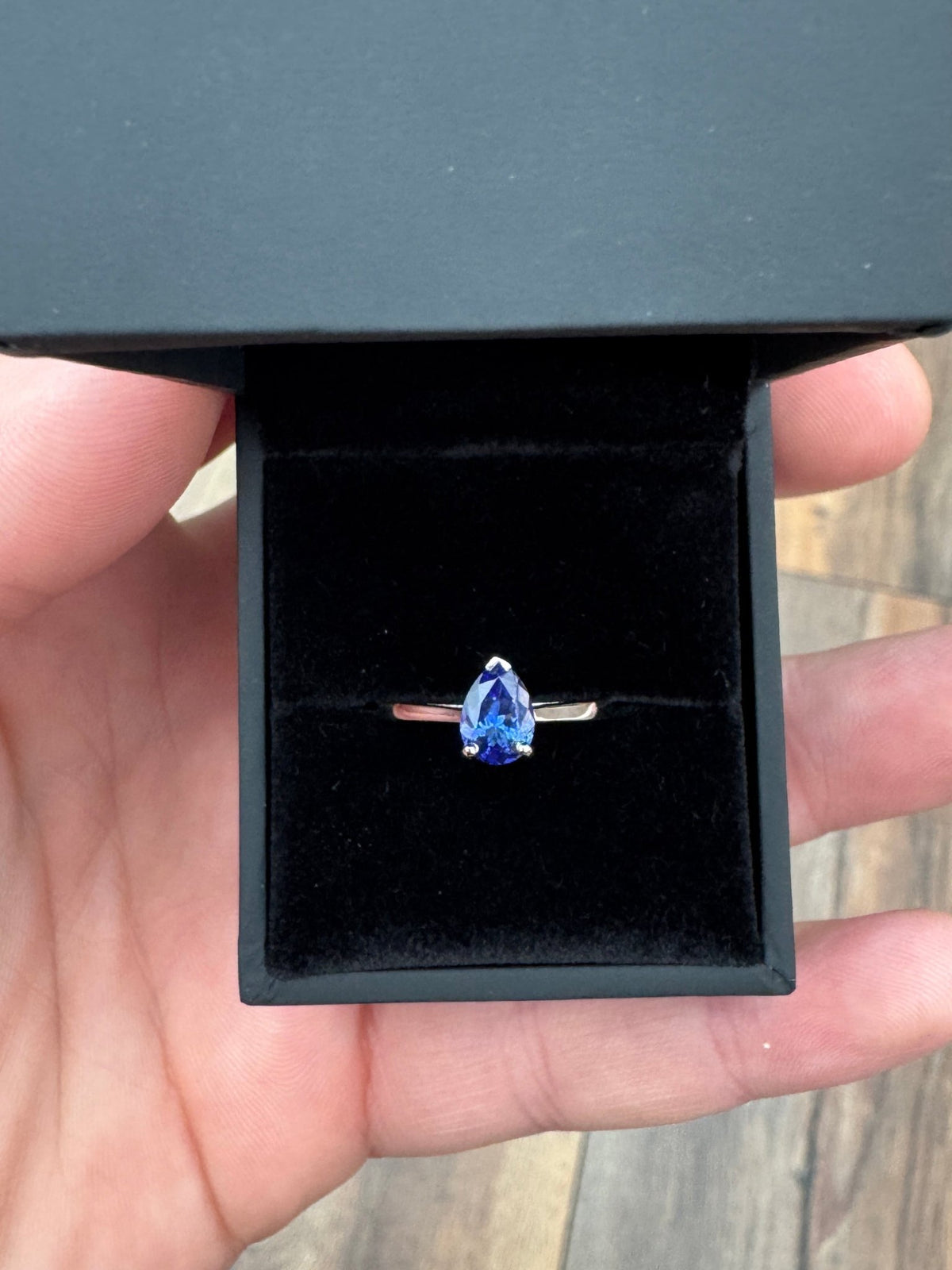 18ct White Gold Pear Tanzanite Solitaire Ring – Vivid Blue Gemstone Engagement Ring - Fuegold Jewellery