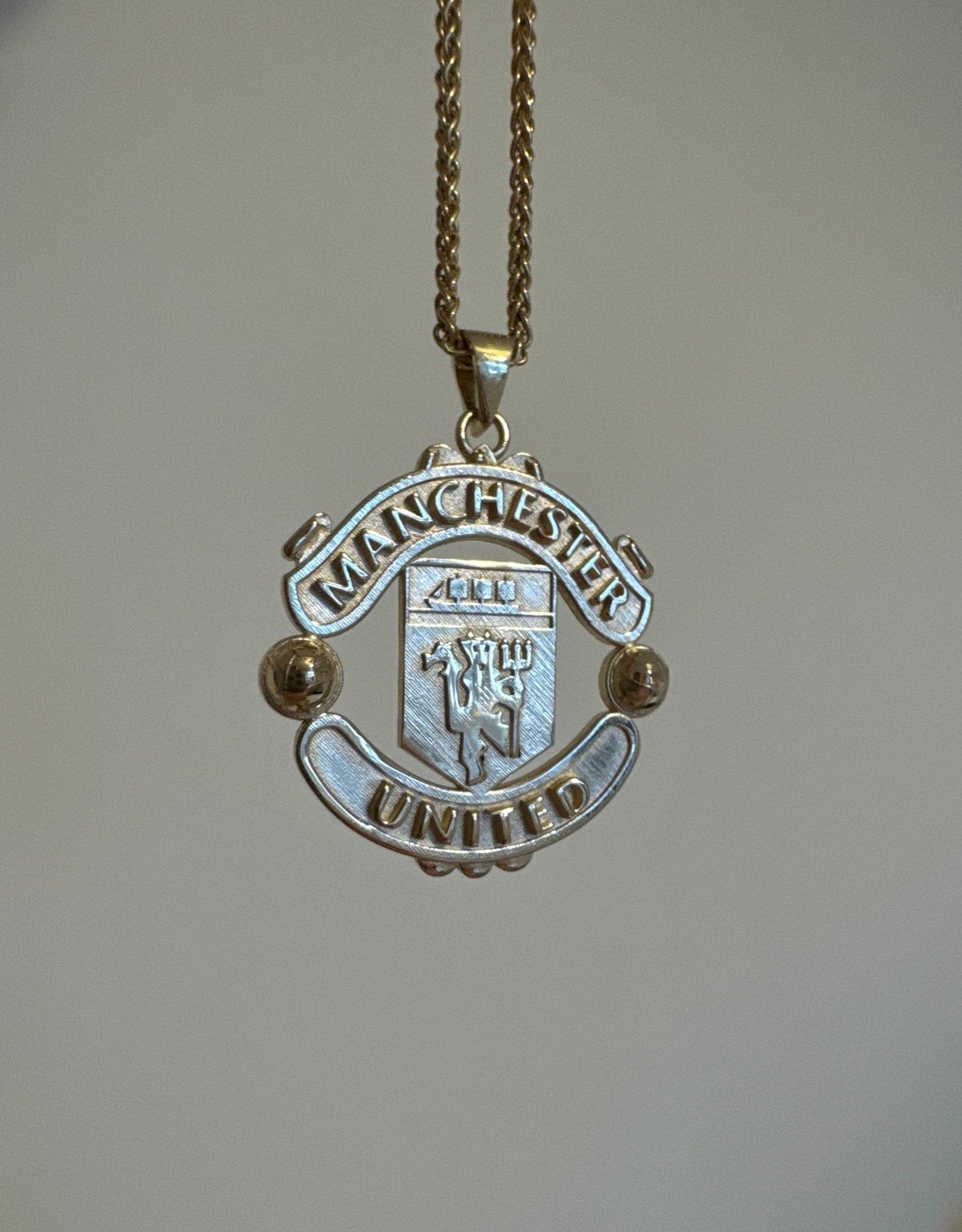 9ct Gold Manchester United Pendant - Fuegold Jewellery